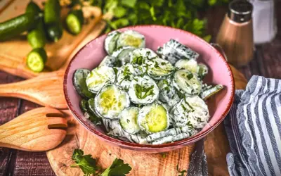Gurken-Joghurt-Salat: Cremig, frisch & einfach Das perfekte Rezept