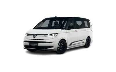 Biały Volkswagen Multivan T7 z czarnym dachem i felgami, na czarnym tle.