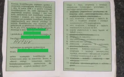 Dokument potwierdza posiadanie uprawnień budowlanych elektrycznych do wykonywania prac związanych z instalacjami i urządzeniami elektrycznymi.