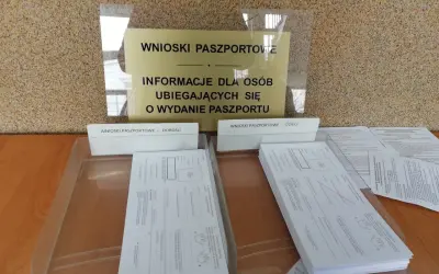 Wnioski paszportowe dla dzieci i dorosłych czekają na wypełnienie. Informacje o wydaniu paszportu.