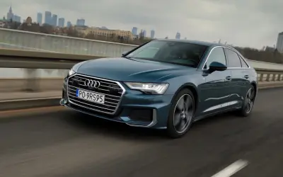 Audi A6 na drodze, zastanawiasz się 50 tfsi co to za silnik? To moc i dynamika w luksusowym wydaniu.