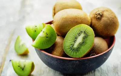 Sezon na kiwi: kiedy jest najlepszy czas na świeże owoce?