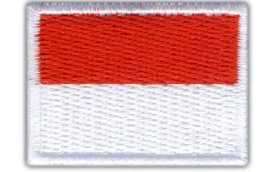 Naszywka z flagą Monako, czerwono-biała, z białym obszyciem.