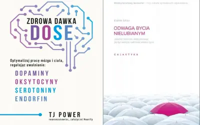 Książka "Odważ się być nielubianym" uczy sztuki bycia nielubianym, optymalizując pracę mózgu i ciała. Różowy parasol wśród białych symbolizuje odwagę.