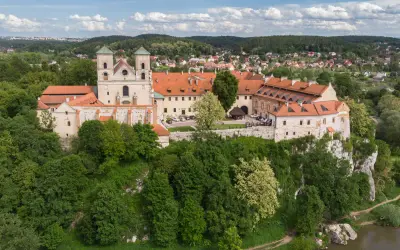 Opactwo Benedyktynów w Tyńcu, jeden z najpiękniejszych zabytków Małopolski, góruje nad Wisłą.
