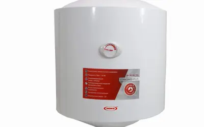 Biały podgrzewacz wody elektryczny 50l z mechanicznym sterowaniem i wskaźnikiem temperatury. Posiada emalię ze tytanem i antybakteryjne wnętrze.