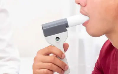 Jak prawidłowo używać spirometru? Poradnik krok po kroku