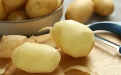 Surowe ziemniaki dla ptaków? Sprawdź, dlaczego to śmiertelne ryzyko