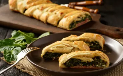 Ciasto francuskie szpinak feta: Szybki przepis na sukces!