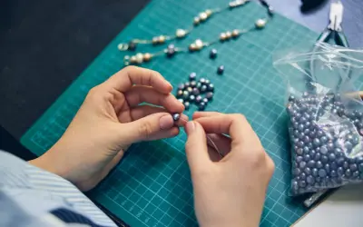Stwórz własną bransoletkę DIY: Prosty poradnik krok po kroku