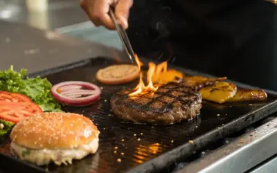 Sekrety idealnego mięsa na burgera: jak zrobić soczysty kotlet?