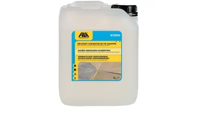 Detergente concentrato per pulire klinker e altre superfici resistenti agli acidi. Ideale per rimuovere residui di cemento.