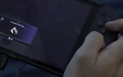Gracz gra w Elden Ring na Nintendo Switch, zdobywając nowy przedmiot "Tarnished's Furled Finger".