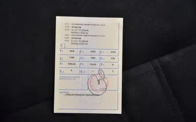 Dokument z danymi pojazdu i pieczęcią, wyglądający jak tymczasowy dowód rejestracyjny.