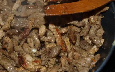 Domowy gyros z szynki: przepis na soczyste mięso. Czy to możliwe?
