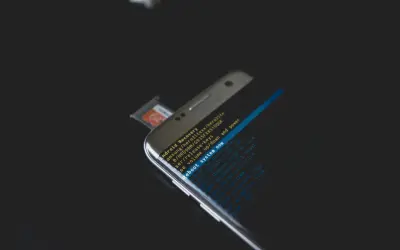 Telefon w trybie odzyskiwania Androida. Menu zawiera opcje takie jak "Reboot system now", przydatne gdy zastanawiasz się, jak wyłączyć aplikacje w tle.