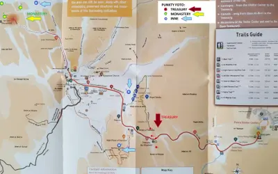 Mapa Petry Jordanii z zaznaczonym Skarbcem (Treasury) i Klasztorem (Monastery).