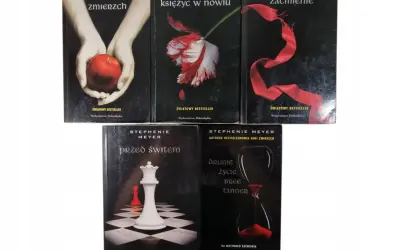 Pięć książek z sagi Zmierzch: "Zmierzch", "Księżyc w nowiu", "Zaćmienie", "Przed świtem" i "Drugie życie Bree Tanner".