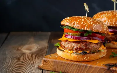 Kiedy Dzień Hamburgera? 28 maja! Historia, trendy i promocje