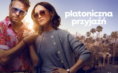 Para w okularach przeciwsłonecznych, trzymająca się za ręce, symbolizuje platoniczną miłość i przyjaźń na tle miasta.