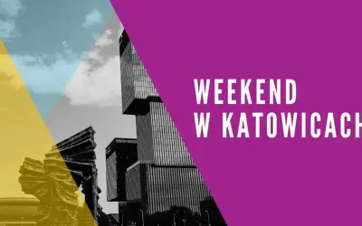 Nowoczesne budynki i rzeźba tworzą tło dla napisu "Weekend w Katowicach". Idealny plan na krótki wypad.