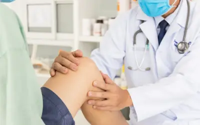 Woda w kolanie: do kogo iść? Szybka pomoc i skuteczne leczenie