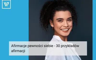 Uśmiechnięta kobieta z kręconymi włosami, tekst o afirmacji pewności siebie.
