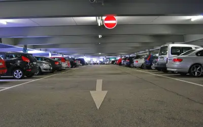 Gdzie zaparkować we Władysławowie? Najlepsze opcje parkingowe i porady
