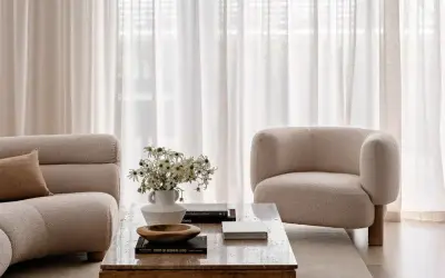 Cortinas o estores: ¿Qué elegir para tu salón? Guía experta 2026