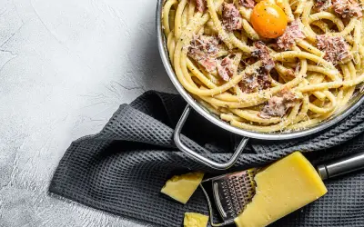 Jaki ser do spaghetti carbonara? Odkryj najlepsze opcje i zamienniki