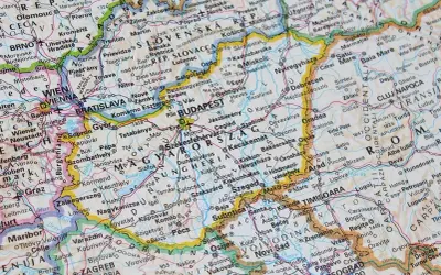 Węgry, choć nie używają euro jako waluty, są blisko krajów strefy euro, co ułatwia podróżowanie i płatności.