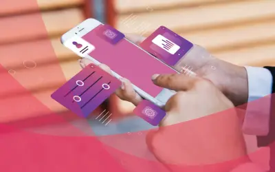 Dłoń trzyma smartfon z ekranem telefonu, na którym widać ikonki. To nowoczesna aplikacja wiadomości SMS z opcjami personalizacji.