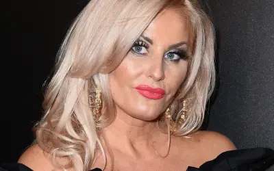 Dagmara Kaźmierska, znana z "Królowych życia", prezentuje się w pełnym makijażu i złotej biżuterii. Jej wiek jest tematem dyskusji.