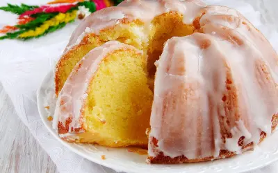 Pyszna babka jogurtowa, idealna na Wielkanoc. Ten przepis na szklanki jest prosty i szybki.