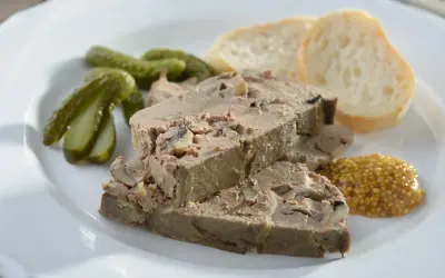 Pasztet bez goryczki: Ile wątróbki dodać? Sprawdź proporcje!