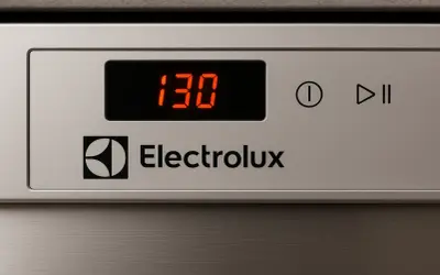 Zmywarka Electrolux. Czas czyszczenia 130 minut. Gotowa do pracy.