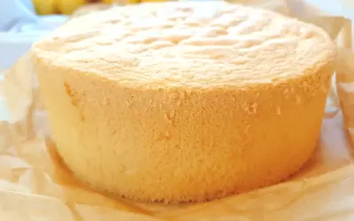 Puszysty biszkopt, idealny do tortów i deserów. Prosty biszkopt przepis, który zawsze się udaje.