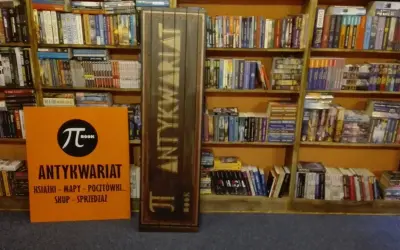 W antykwariacie znajdziesz skarby, choćby dlatego, że są naprawdę tanie. Książki, mapy, pocztówki – wszystko w tym miejscu.