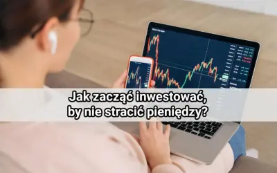Kobieta analizuje wykresy na laptopie i telefonie, ucząc się, co to jest giełda i jak inwestować, by nie stracić pieniędzy.