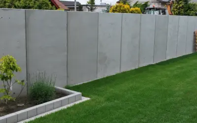 Płot 2,2 m bez zgłoszenia? Sprawdź przepisy i uniknij samowoli!