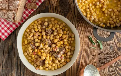 Minestra di Ceci: Ricetta Classica e Varianti per un Comfort Food Perfetto