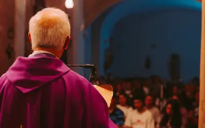 Czy ksiądz na emeryturze może się ożenić? Oto, co musisz wiedzieć