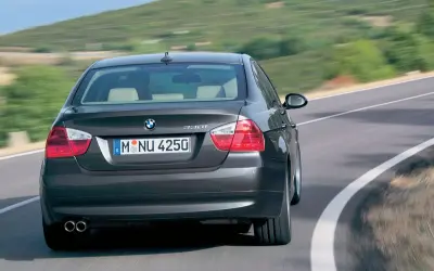 Ile oleju potrzebuje BMW E90 2.0 benzyna? Sprawdź, aby uniknąć problemów