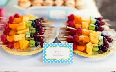 Pomysły na smaczne jedzenie na kinder party, które uwielbią dzieci