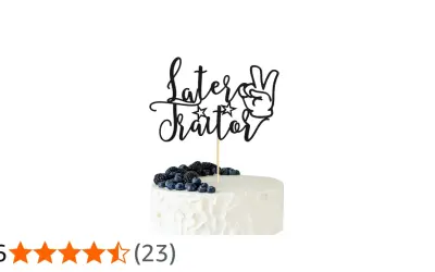 Torta di compleanno con topper "Later Traitor" e frutti di bosco. Perfetta per torte di compleanno con scritte divertenti.