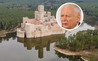 Jarosław Kaczyński na tle zamku w Stobnicy. Właściciel budowli budzi kontrowersje.