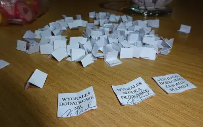 Losowanie nagród, w tym słodkich niespodzianek, pokazuje, jakie haczyki kryją się w loteriach refinansowania pożyczek w innych firmach.