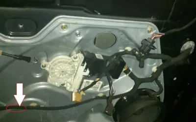 Gdzie jest sterownik centralnego zamka w Renault Kangoo? Oto odpowiedź!
