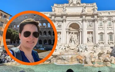Rzymskie wakacje! W tle Koloseum i Fontanna di Trevi, idealne na jednodniowe loty z Warszawy.