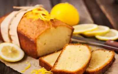 Pyszna babka piaskowa, pachnąca cytryną, jak z babcinego przepisu. Idealna na deser.